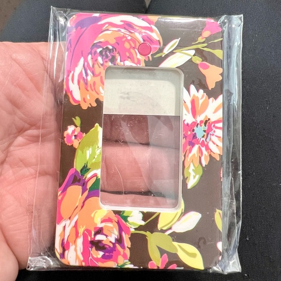 Vera Bradley NWT "English Rose" Zip Top Wristlet & Matching Magnifier Card - Picture 9 of 15